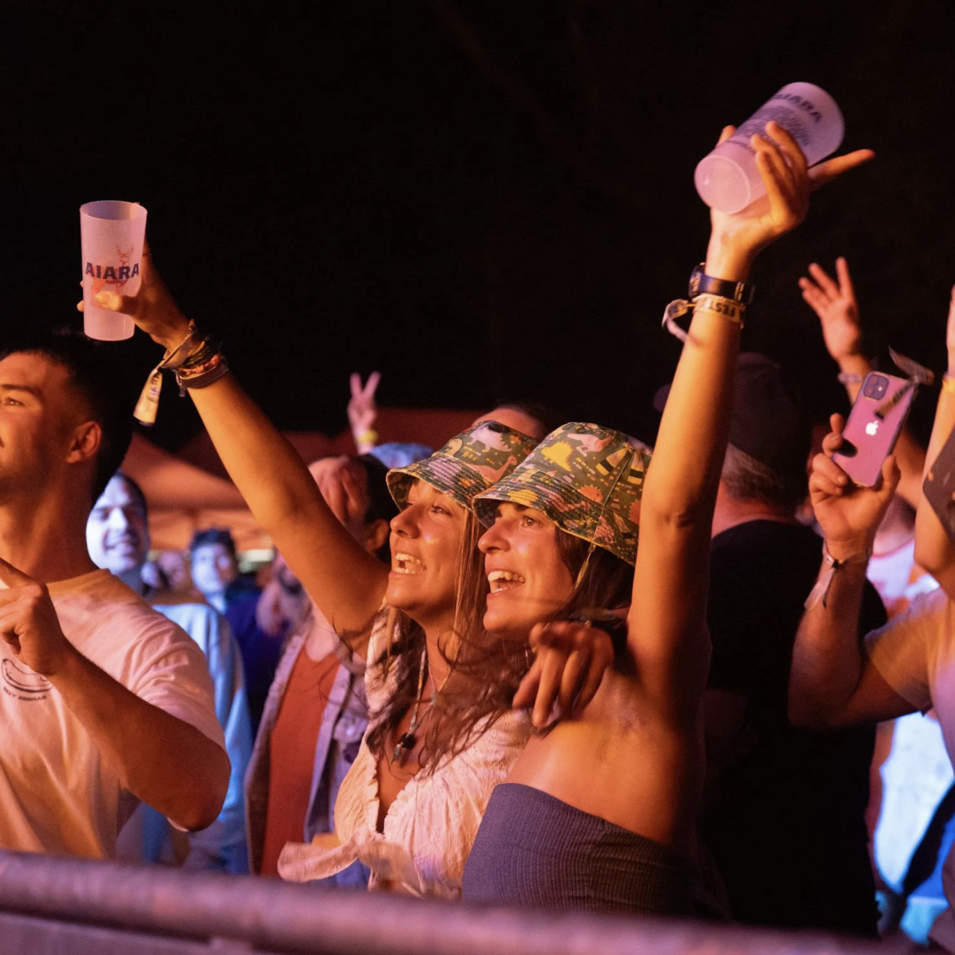 VIP élmény pszichológiája – Miért működik jobban egy prémium karszalag, mint egy egyszerű belépő?